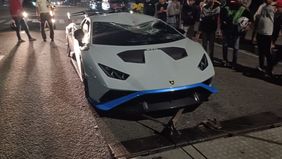 Seorang pejalan kaki meninggal dunia setelah ditabrak oleh mobil mewah Lamborghini Huracan di Jalan Pluit Selatan Raya, Penjaringan, Jakarta Utara, pada Senin dinihari.