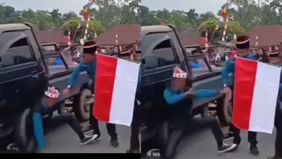 Video detik-detik kaki komandan peserta gerak jalan dilindas mobil pickup di Sumatera Selatan mengejutkan netizen.