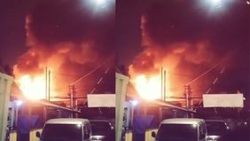 Rumah ludes terbakar malam tadi.