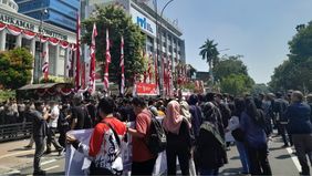 Para guru besar, ilmuwan, ahli hukum, dan aktivis pro demokrasi melakukan aksi di depan Mahkamah Konstitusi untuk selamatkan demokrasi.