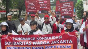 Masyarakat yang mengatasnamakan diri sebagai Solidaritas Warga Jakarta (SWJ) menggeruduk kantor DPP PDI Perjuangan, Jalan Diponegoro, Menteng, Jakarta Pusat, Jumat (23/8/2024).