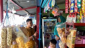 Epi Yulinda, ibu rumah tangga dari Padang Panjang, berhasil mencapai kesuksesan dan mewujudkan impian menguliahkan anak berkat dukungan program ZMart dari BAZNAS.