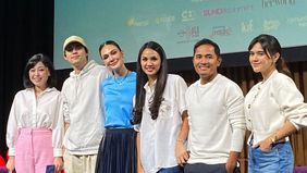 Ulang tahun Luna Maya kali ini terasa berbeda, lantaran ia merayakannya dengan menggelar pertandingan "Tenis Bareng Luna".