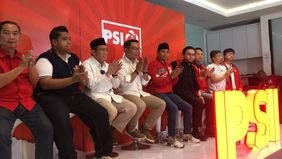 Partai Solidaritas Indonesia (PSI) menyerahkan surat keputusan B1KWK untuk pasangan Ridwan Kamil-Suswono untuk maju di Pilgub Jakarta pada Minggu, 25 Agustus 2024, di kantor DPP PSI Jakarta.