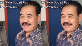 Video viral memperlihatkan bakal calon Bupati Pati, Slamet Warsito, menampilkan saldo ATM fantastisnya.