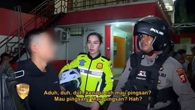 Diduga akun seorang pemuda yang ditegur oleh polwan membantah bahwa dirinya sedang mabuk. Video yang viral itu awalnya menunjukkan seorang Polwan yang disebut-sebut mengganggu pemuda tersebut saat ia sedang makan dan menyebut tindakannya tidak sopan.