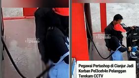 Pria tersebut dengan santainya melakukan hal biadab.