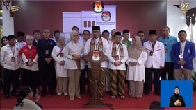 Pasangan calon gubernur (cagub) dan wakil gubernur (cawagub) Jakarta 2024, Ridwan Kamil (RK) dan Suswono (RIDO), tiba di Kantor Komisi Pemilihan Umum (KPU)