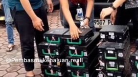 Dua oknum anggota Polri dan warga sipil diciduk atas keterlibatan mereka dalam perampokan jasa pengisian ATM di Sumatera Barat.