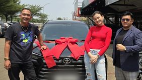 Kimberly mendapatkan hadiah 1 unit mobil dari Jhon LBF karena sudah mau menjadi BA perusahaannya.