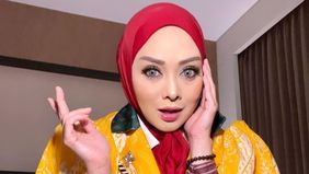 Terry Putri memilih untuk menjadi kurir pengantar makanan di Amerika karena menambah penghasilan.