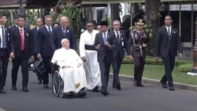 Paus Fransiskus, Pemimpin Gereja Katolik Dunia dan Kepala Negara Vatikan, melakukan kunjungan penting ke Istana Negara, Jakarta, untuk bertemu dengan Presiden Joko Widodo (Jokowi).