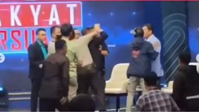 Debat sengit antara Ketua Umum Kelompok Relawan Presiden RI Joko Widodo (Jokowi) Solidaritas Merah Putih, Silfester Matutina, dan Rocky Gerung di acara televisi baru-baru ini mendapat banyak perhatian lantaran aksi arogan dari sang pendukung Jokowi.