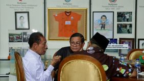 Bakal cagub-cawagub Jakarta 2024 dari PDIP Pramono Anung-Rano Karno bertemu dengan mantan Gubernur Jakarta Sutiyoso atau Bang Yos, Kamis (5/9/2024). Pertemuan itu berlangsung di Museum Bang Yos, Jatisampurna, Bekasi, Jawa Barat.