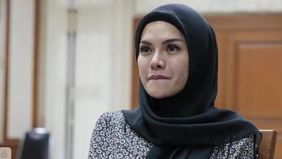 Nikita Mirzani mengungkapkan alasannya sempat berhijab selama 6 bulan, lantaran selalu dihantui momen saat dirinya memergoki mantan suami threesome dengan wanita lain.