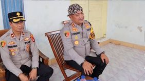 Nama Kapolres Serang, AKBP Condro Sasongko, serta Wakilnya, Kompol Ali Rahman, kini ramai diperbincangkan di media sosial, terutama di TikTok dan Facebook. Ada berbagai video kocak yang melibatkan keduanya di platform media sosial tersebut