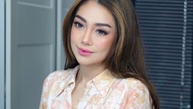 Celine Evangelista menyindir Stefan William lepas tanggung jawab terkait nafkah ketiga anaknya.