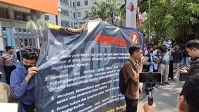 Aksi Perhimpunan Mahasiswa Hukum Indonesia desak Binus Simprug untuk terbuka dalam kasus pelecehan dan kekerasan yang dialami siswanya.