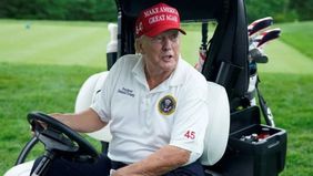 Mantan Presiden Amerika Serikat Donald Trump mengungkapkan rasa syukurnya setelah mengalami kejadian mengejutkan saat bermain golf di resornya di Florida.