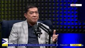 Silfester mengaku tidak mengenal Rocky Gerung. Keduanya baru dua kali bertemu secara langsung di acara talk show televisi. 