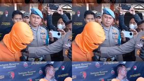 Mereka ditangkap polisi di kediamannya.