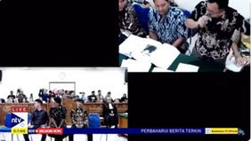 Melihat suasana sidang mulai tidak kondusif Hakim Ketua langsung menegur dan mengingatkan jaksa dan kuasa hukum enam terpidana. 