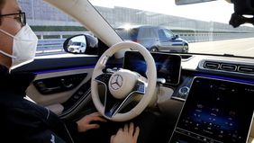 Mercedes-Benz Bakal Melakukan Penjualan Sistem Drive Pilot Mulai Tahun Depan.
