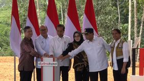 Presiden Joko Widodo (Jokowi) melakukan peletakan batu pertama groundbreaking D’Prima Hotel Nusantara yang berada di IKN