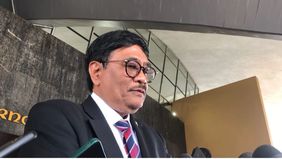 Ketua DPP PDI Perjuangan, Djarot Syaiful Hidayat, mengaku tidak mengetahui maksud Kaesang Pangarep, Ketua Umum PSI, saat mengenakan rompi bertuliskan "Putra Mulyono". 