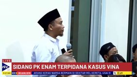 Titin mengaku baru bisa mendampingi kliennya Saka Tatal pada hari pertama sidang.