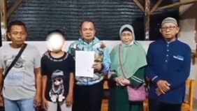 Belakangan, viral di media sosial sebuah video yang menampilkan seorang guru menampar muridnya sendiri di dalam kelas.