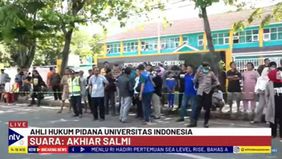 Guna menjaga keamanan dan kelancaran pemeriksaan setempat TKP kasus Vina, terlihat puluhan personel kepolisian berjaga di sekitar SMP 11. 