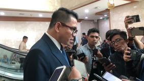 Politikus PDI Perjuangan, Arteria Dahlan, memastikan bahwa dirinya tidak akan menentang keputusan partai yang memberikan jatah kursi DPR RI kepada Hendra Rahtomo atau "Romy Soekarno" sebagai caleg PDIP terpilih dari Dapil Jawa Timur VI.