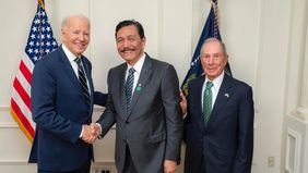 Menteri Koordinator Bidang Kemaritiman dan Investasi (Menko Marves) Luhut Binsar Pandjaitan membagikan momen dirinya saat bertemu dengan Presiden Amerika Serikat Joe Biden. 