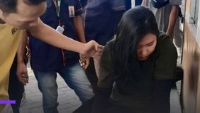 Maria Livia, seorang wanita berusia 23 tahun asal Ende, Nusa Tenggara Timur, membuat geger warga Surabaya setelah nekat membegal sopir taksi online, PJ (47) di Surabaya, Jawa Timur. 