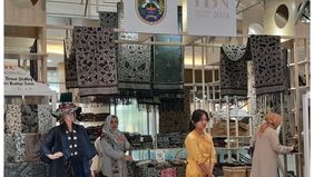 Dalam rangka memperingati Hari Batik Nasional 2024, Kementerian Perindustrian (Kemeperin) bersama Yayasan Batik Indonesia (YBI) menggelar perayaan hari ini, Rabu, 2 Oktober 2024 dengan mengusung tema 'Bangga Berbatik'.