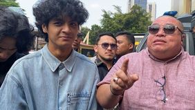 Razman Nasution sindir Nikita Mirzani dianggap sudah menelantarkan anak sejak 2 tahun lalu.