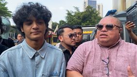 Vadel Badjideh hadir di Polres Metro Jakarta Selatan untuk memenuhi panggilan Polisi atas laporan Nikita Mirzani.