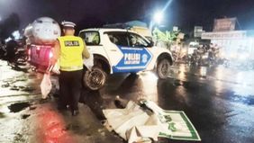 Tragedi memilukan terjadi di Lubuklinggau, Sumatera Selatan, ketika seorang anggota kepolisian terpaksa menghadapi kenyataan pahit bahwa korban kecelakaan yang ia evakuasi adalah ayahnya sendiri.