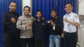 Viral di media sosial, seorang pria berinisial AA atau Andi Arsyad akhirnya diciduk pihak kepolisian setelah ketahuan mengaku sebagai pegawai Kereta Api Indonesia (KAI).