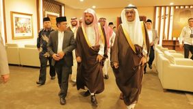 Imam Besar Masjid Nabawi, Syekh Ahmad bin Ali Al-Hudhaify, tiba di Indonesia untuk melakukan kunjungan resmi selama empat hari, dari Selasa hingga Jumat.