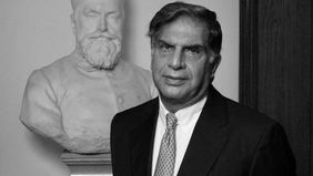Ratan Tata menjadi ketua konglomerat baja hingga perangkat lunak senilai US$100 miliar pada tahun 1991 dan menjalankan grup yang didirikan oleh kakek buyutnya lebih dari seratus tahun yang lalu hingga tahun 2012.