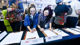 Vice President Corporate Communication PT Pertamina (Persero) Fadjar Djoko Santoso mengapresiasi minat para pembeli pada UMKM binaan Pertamina. Terlebih, pada hari pertama TEI 2024, UMKM mendapat respons positif dari Buyer mancanegara untuk potensi e