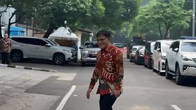 Aktivis dan mantan politikus PDIP, Budiman Sudjatmiko datang ke rumah Prabowo di Kertanegara pada Selasa tadi, 15 Oktober 2024.