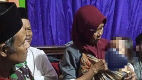 Warga Dukuh Pelem, Desa Gambuhan Pulosari, Pemalang dihebohkan oleh berita menggemparkan tentang hilangnya seorang bocah perempuan berusia 4 tahun di rumahnya.