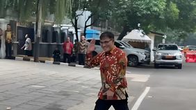 Nama Budiman Sudjatmiko, mantan aktivis 1998 dan eks politikus PDI-P, kembali menjadi sorotan setelah dirinya terlihat menyambangi kediaman Prabowo Subianto di Jalan Kertanegara, Jakarta Selatan, pada Selasa (15/10/2024).