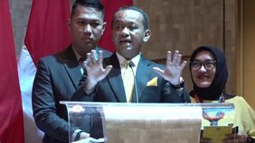 Menteri Energi dan Sumber Daya Mineral (ESDM) sekaligus Ketua Umum Partai Golkar Bahlil Lahadalia menjalani sidang terbuka promosi doktor yang digelar Sekolah Kajian Stratejik dan Global Universitas Indonesia (UI), Rabu (16/10/2024).
