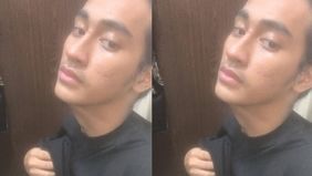 Kabar beredarnya foto seorang pria yang diduga mirip Abidzar Al Ghifari yang memamerkan alat vital di media sosial telah menghebohkan netizen. Dalam foto yang beredar, tampak seorang pria yang mirip dengan Abidzar sedang selfie dalam keadaan setengah