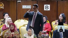 Anies Baswedan, calon presiden nomor urut 1 pada Pemilihan Presiden (Pilpres) 2024 memberikan salam hormat terhadap Presiden RI Prabowo Subianto.