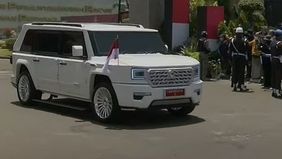 Presiden Prabowo Subianto meninggalkan Gedung MPR/DPR setelah dilantik. Sebelumnya, ia datang dengan mobil Toyota Alphard yang menggunakan pelat Kemhan.